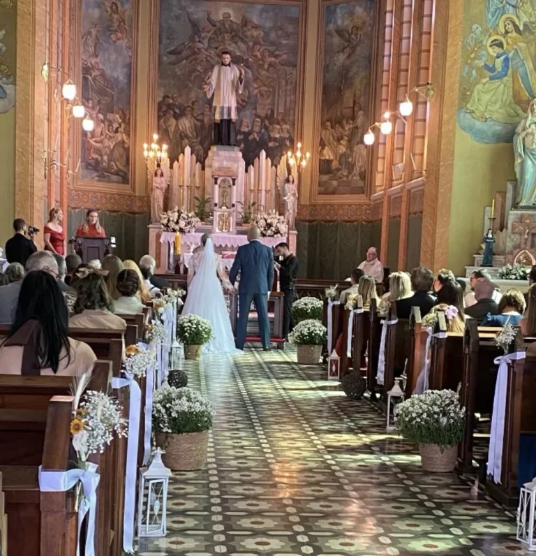 Cerimônia de casamento em igreja